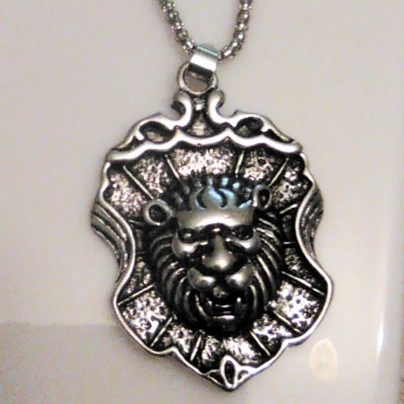 UNISEX Graphic Silver Ancient Medieval LION Shield Design Pendant Necklace - Picture 2 of 5